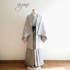 グレー紋付き袴