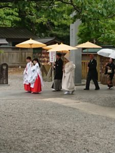 雨の日の徳島神社婚風景